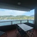View Ac And Garage شقة كومو