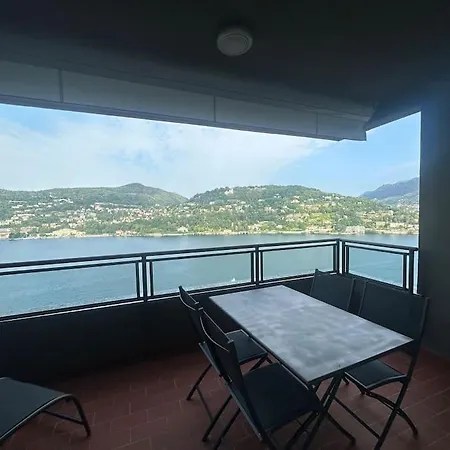 View Ac And Garage 科莫