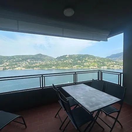View Ac And Garage アパート コモ